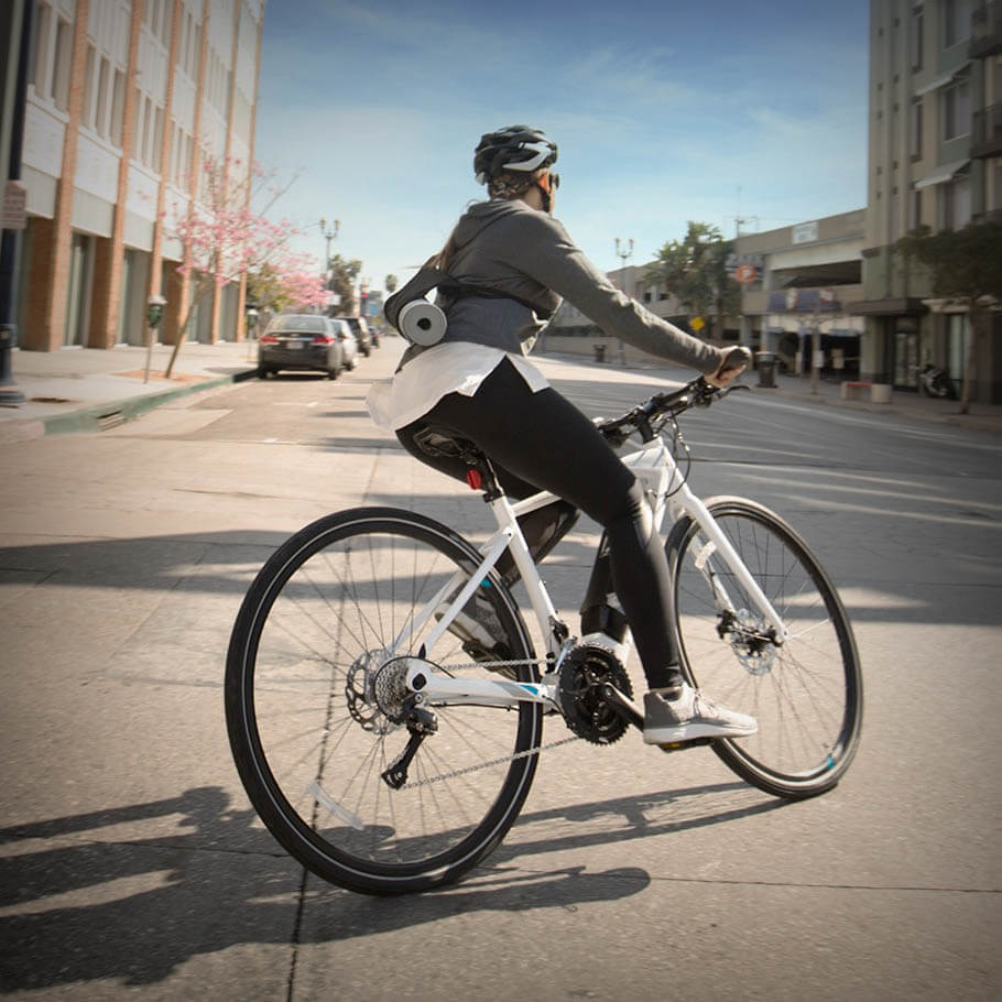 yamaha-ebikes-2018-crosscore-white-opal-blue-rear-wheel-action.jpg